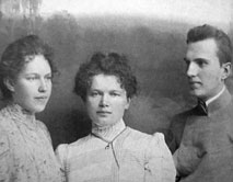 Евгения, Аделаида и Владимир Герцык в 1900 г.