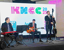 Живая музыка на приветственном фуршете