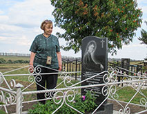 Новое надгробие тёти Евгении Герцык и матери Любови Жуковской