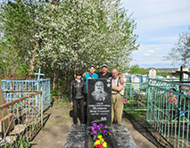 Меценат Александр Подушкин с волонтёрами